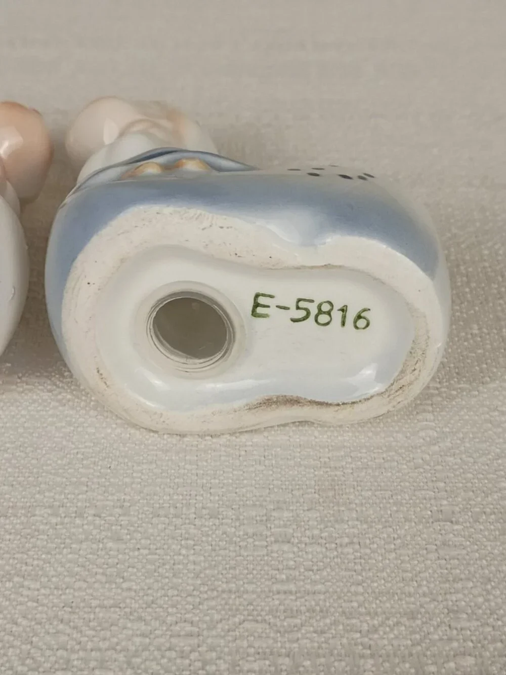 Vintage Blue White Kissing Dutch Boy Girl Salt Pepper Shakers E-5816 Enesco